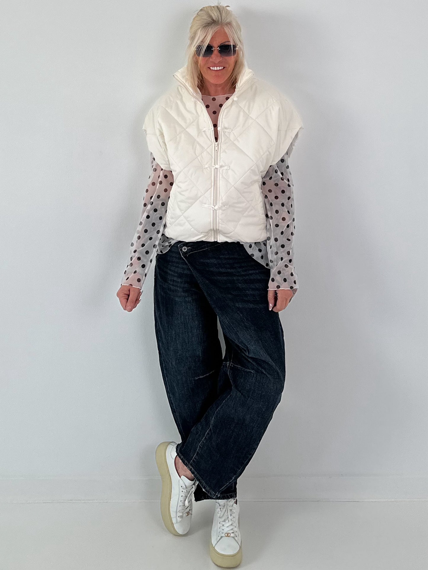 Weste mit besonderen Verschlussdetails - creme