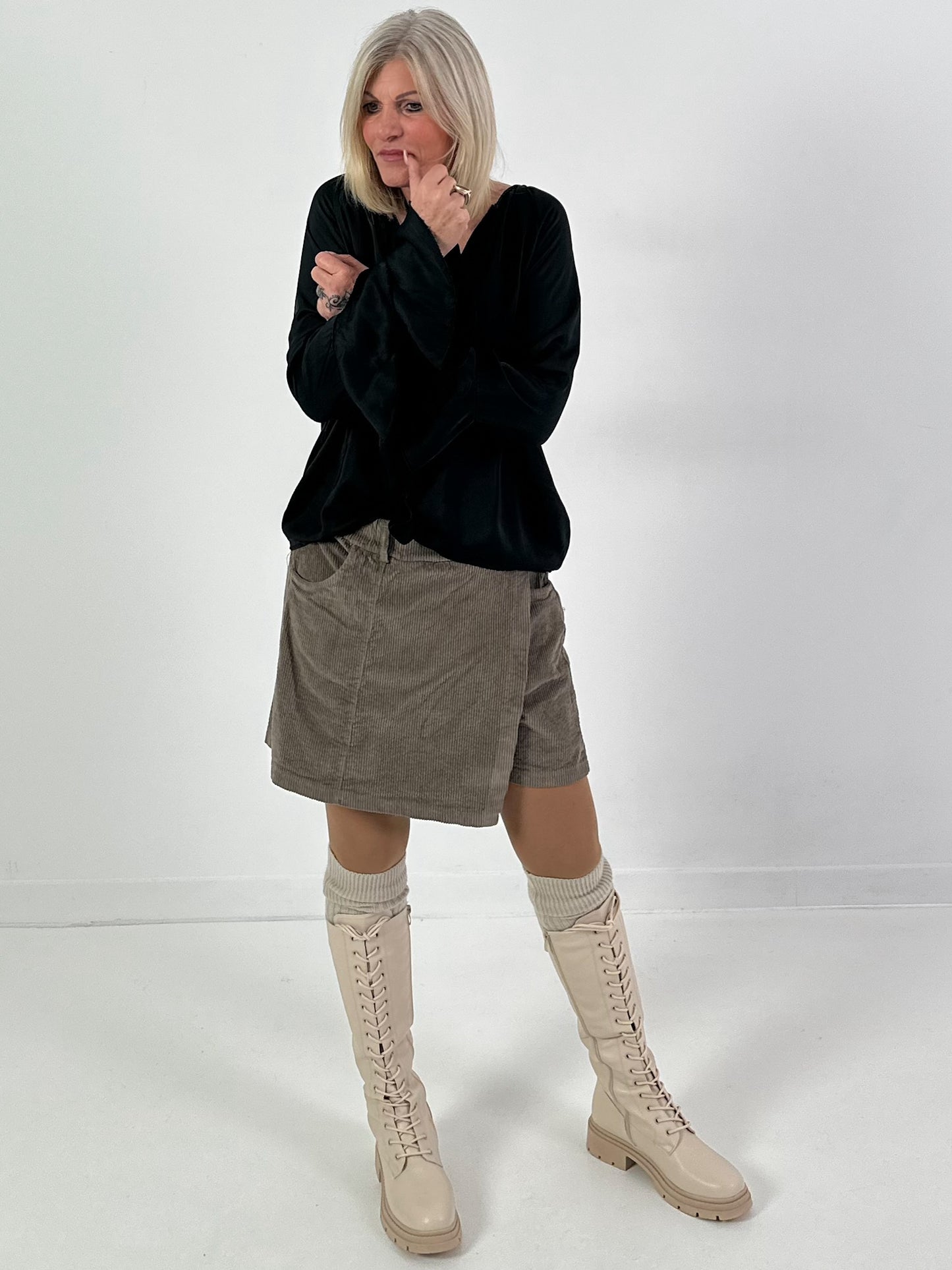 Geplooide blouse model "Lush Light" - zwart