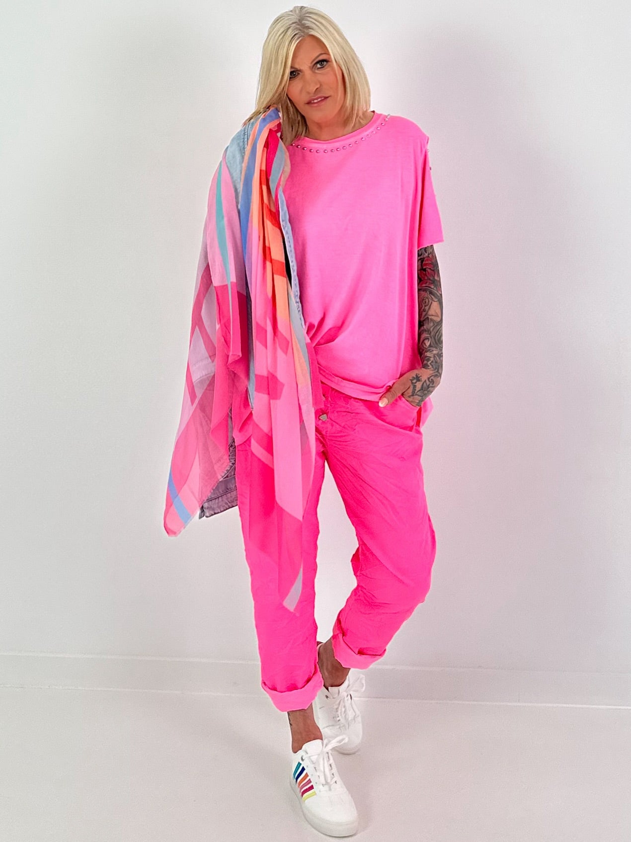 Shirt mit Nieten und Cut-Outs - neonpink