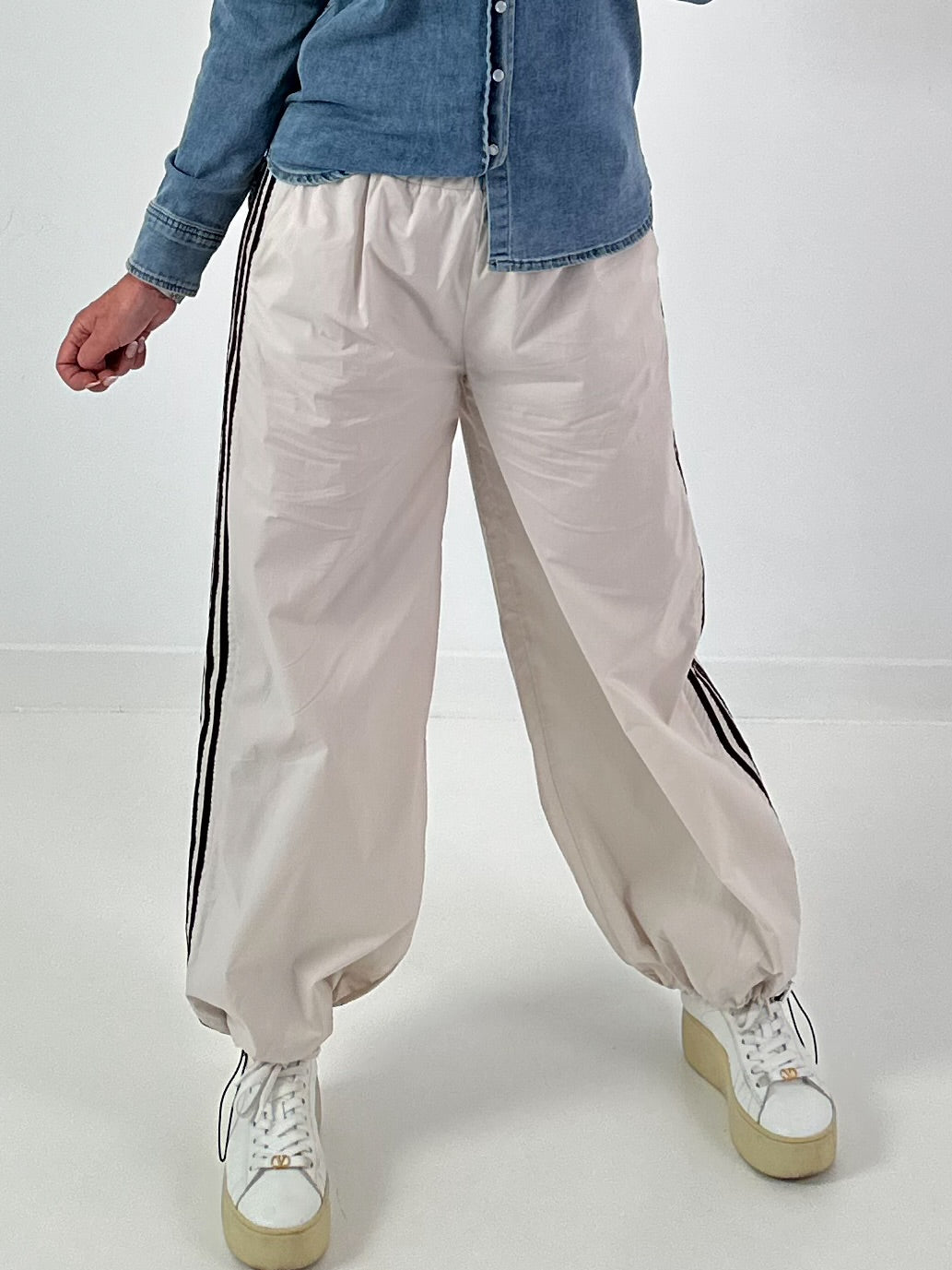 Pants with elastic waistband - beige