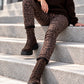 Hose im Allover Leo-Wildleder-Look - mokka-mehrfarbig