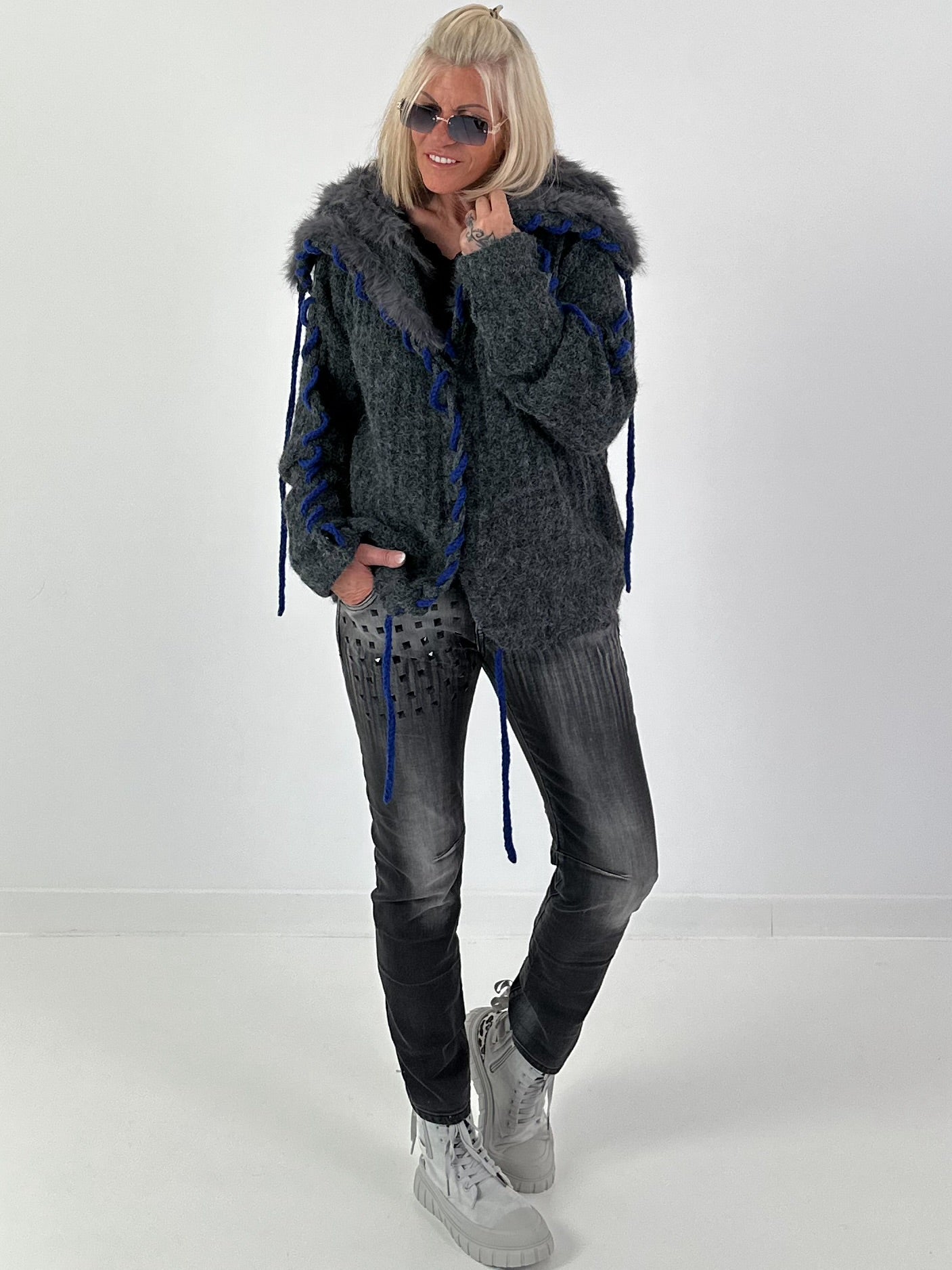 Cuddly Cardigan with Oversized Fur Collar - Anthracite