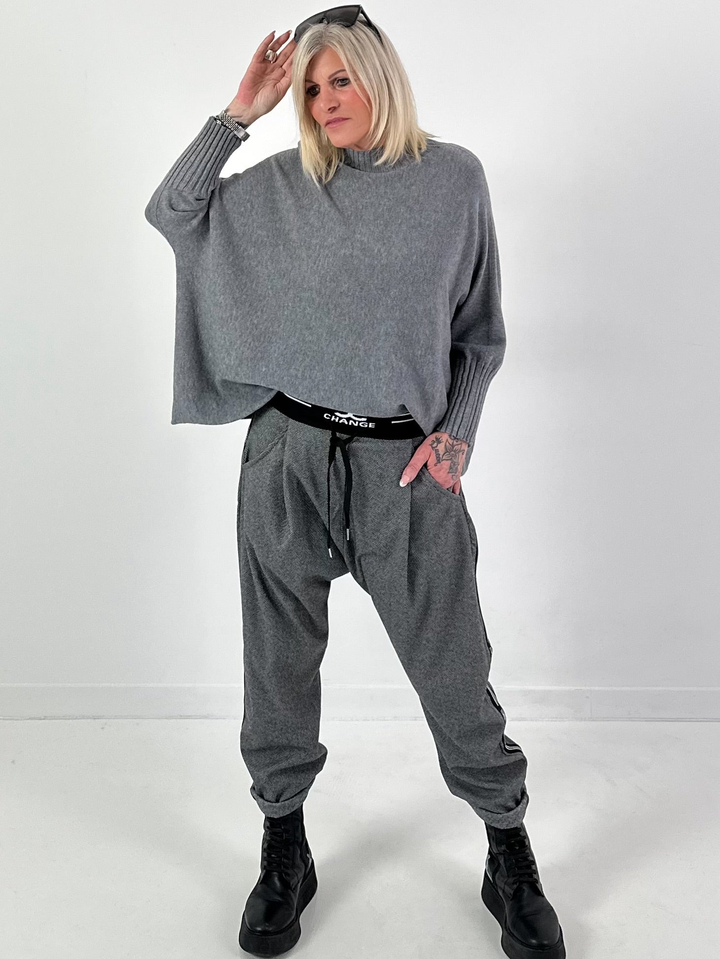 Turtleneck pullover model 