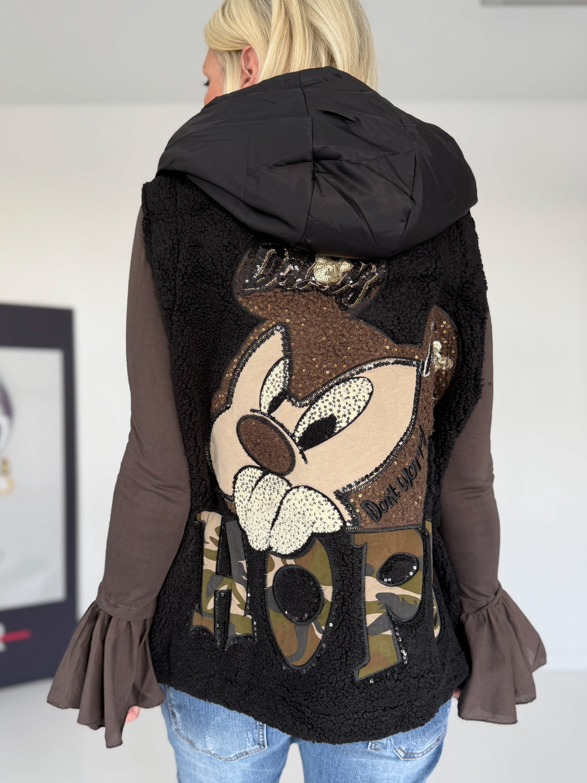 Weste in Teddy-Fur-Optik mit Kapuze - schwarz-mehrfarbig