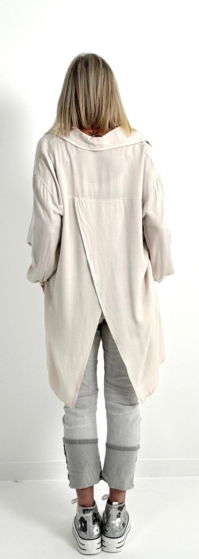 Verfijnde oversized blouse model "Mella" - beige