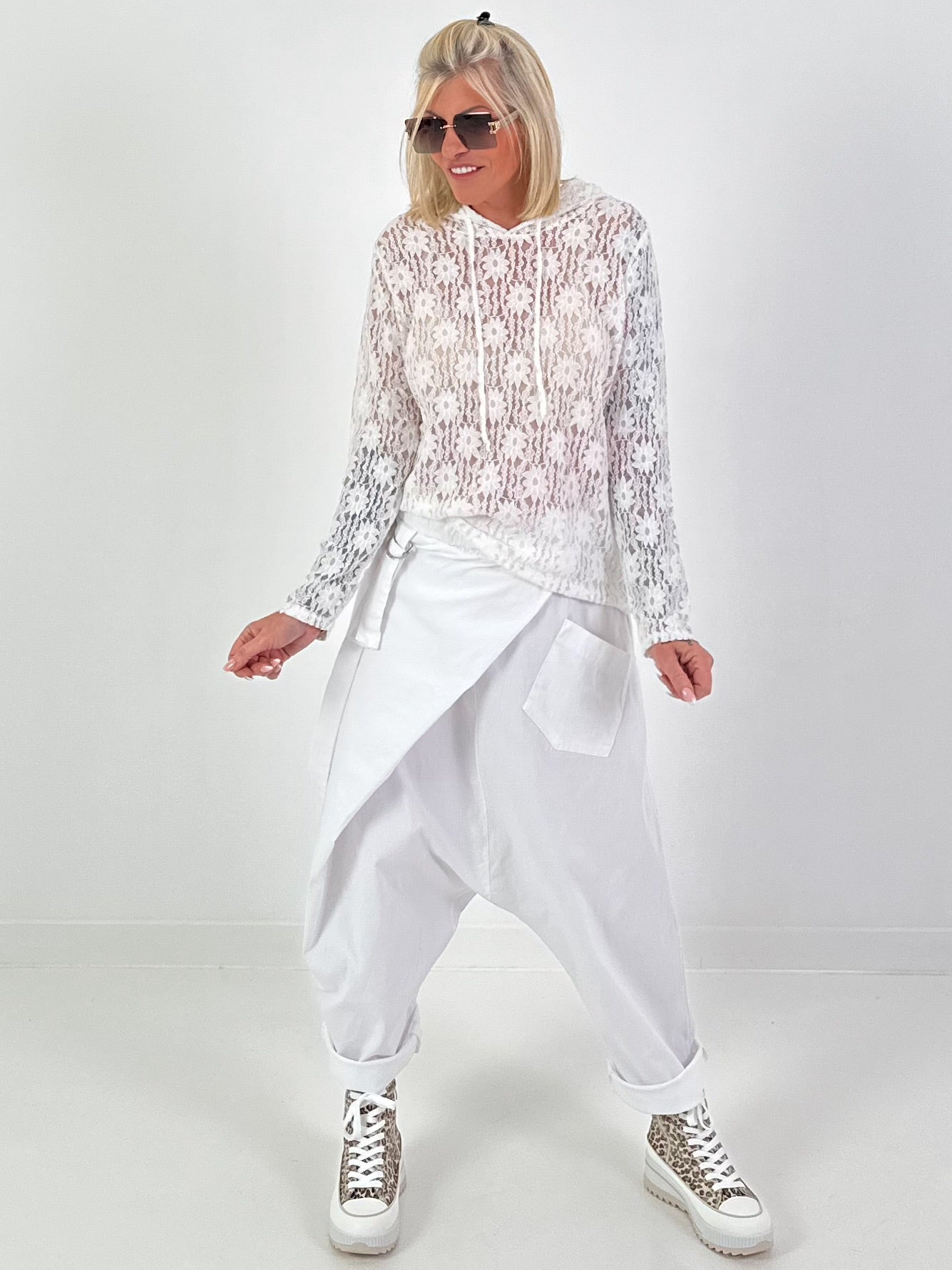 Leichter Hoodie aus Spitze - weiss