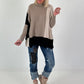 Oversized fijngebreide trui met stulpzakken – beige-taupe-zwart