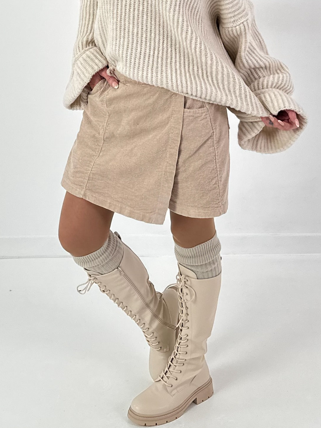 Rock Shorts Modell "Skorty" - beige