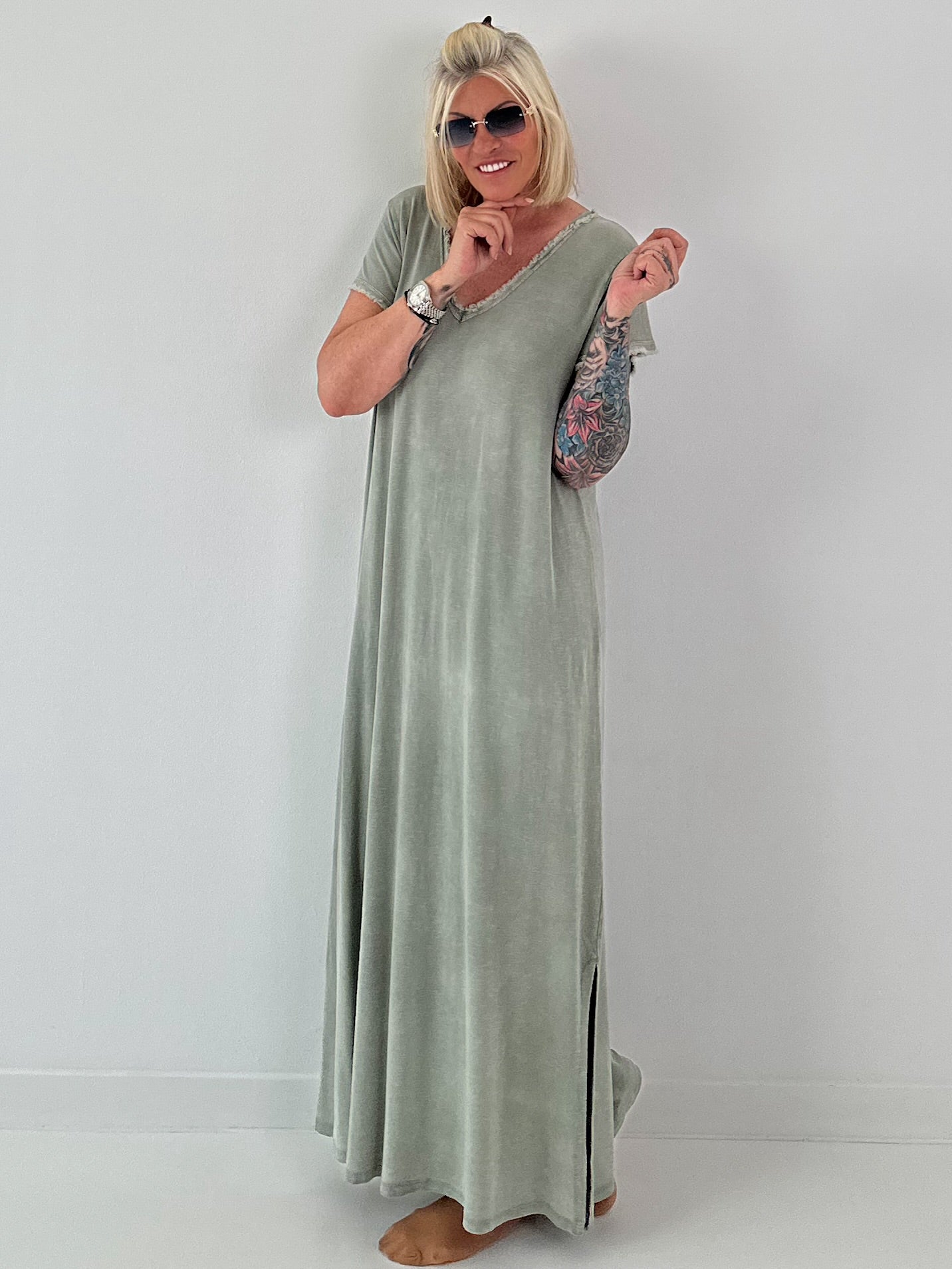Maxi Kleid mit fransigen Abschlüssen - salbei