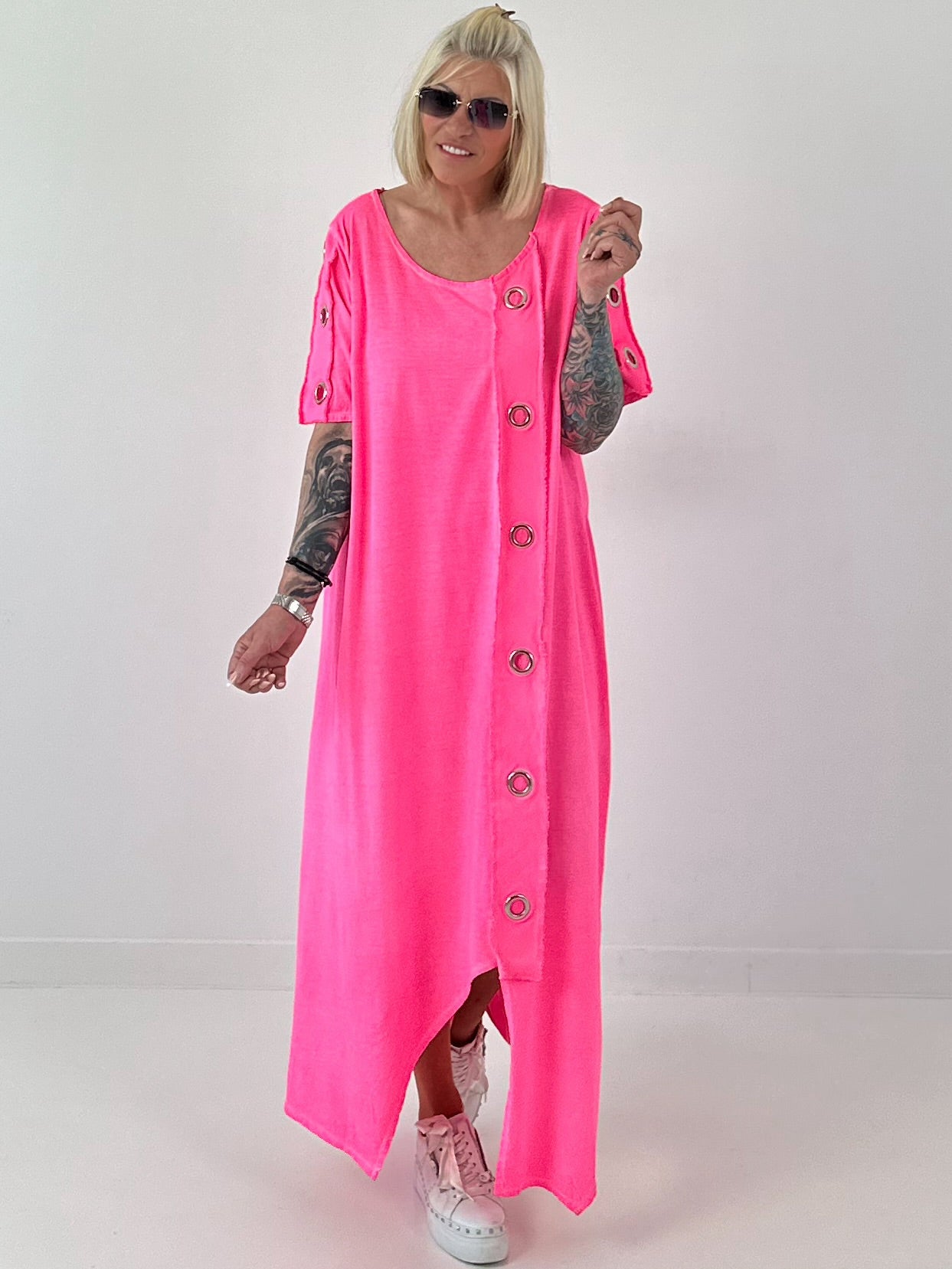 T-Shirt Kleid mit Ösen -neonpink
