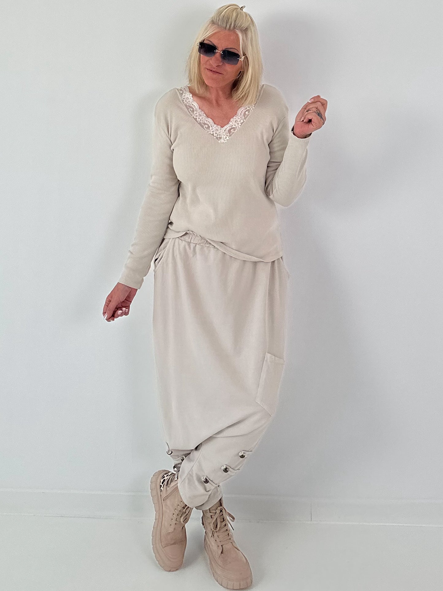 Ribbed Shirt with V-Neck and Lace Details - beige