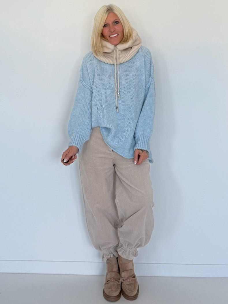 Soft chunky knit sweater with stand-up collar - light blue