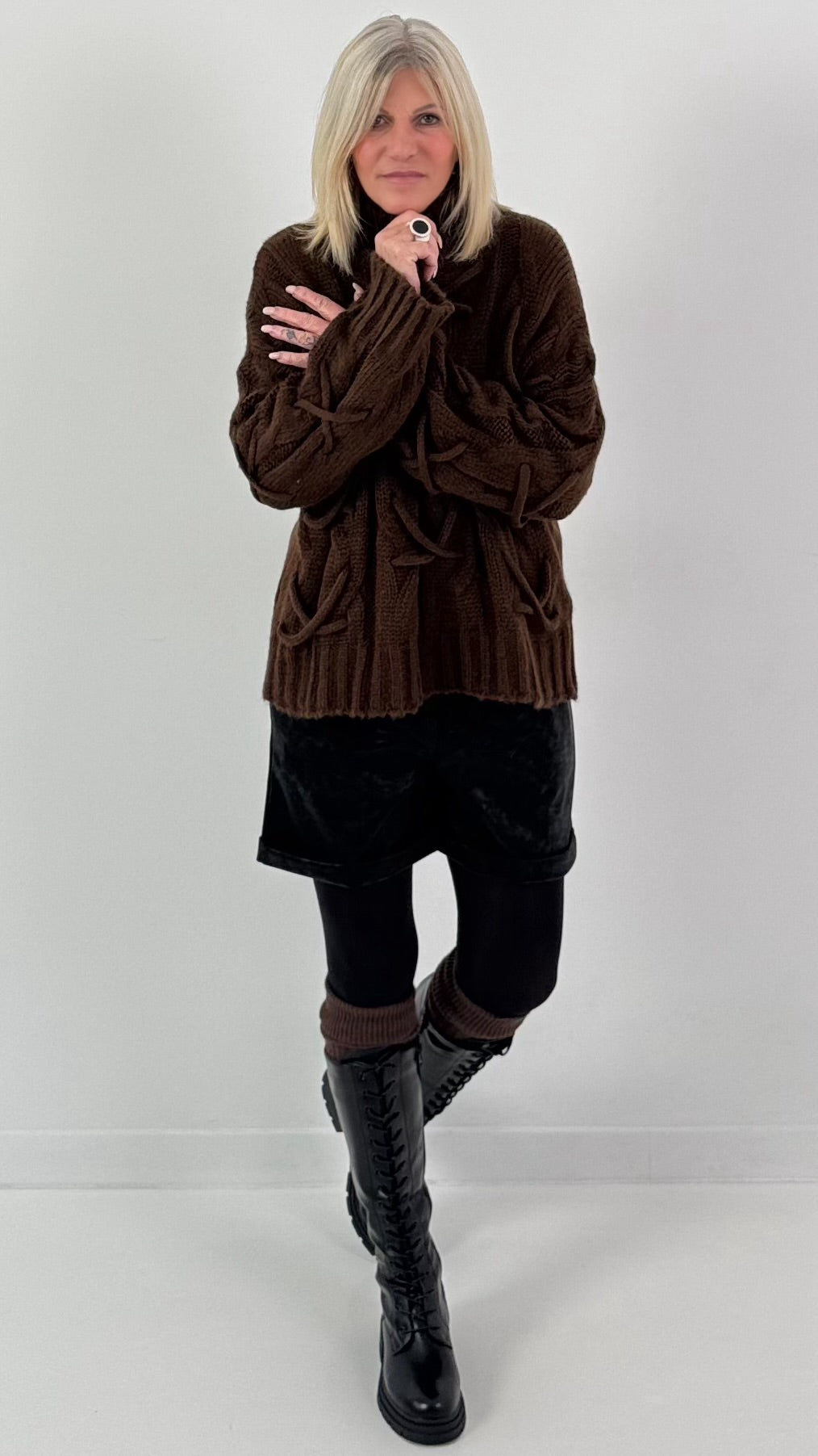 Trui model "Cozy Lace-Up" - koffie