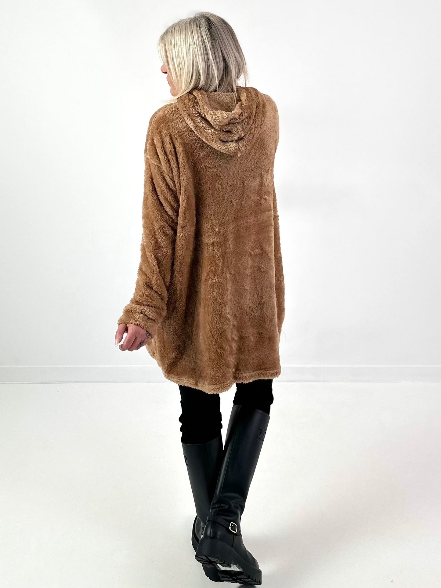 Oversized hoodie model "Warm Hug" - camel