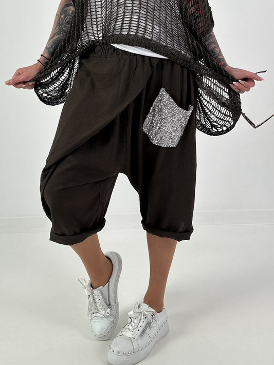 Kurze Leinen Baggy mit Überwurf und Paillettendetails - schoko