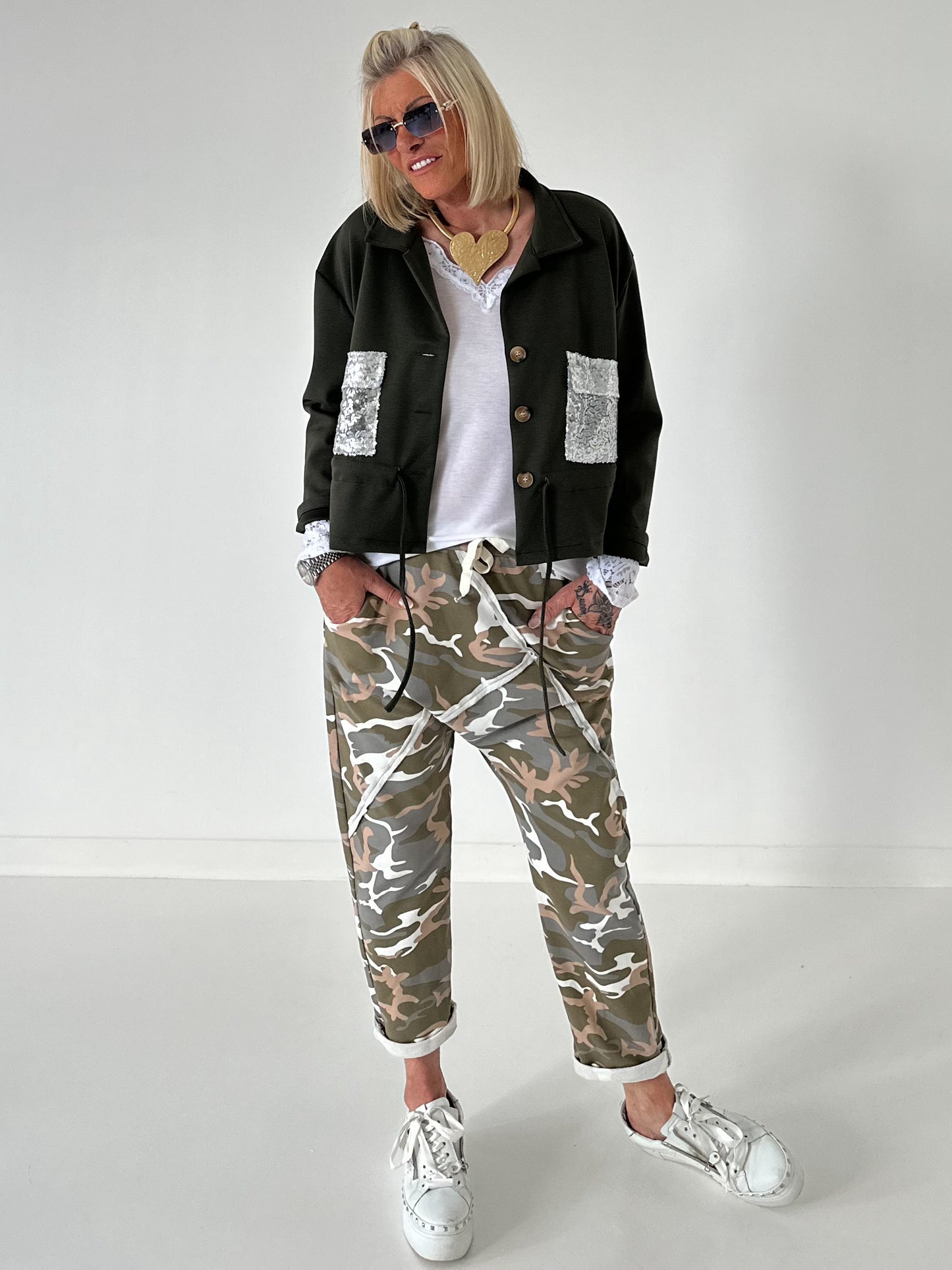 Jacke mit Pailletten Taschen- oliv