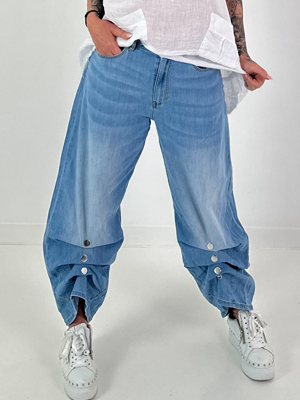 Jeans with gathered snap-button hem - denim
