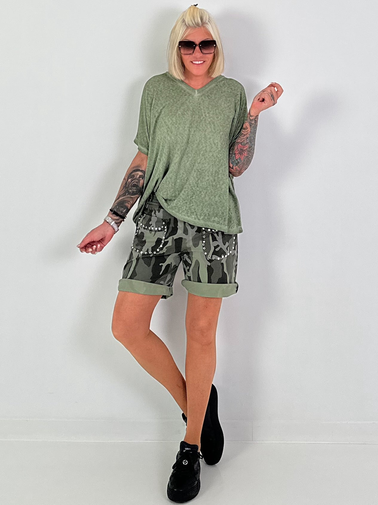 Feinstrick T-Shirt mit V-Ausschnitt - khaki