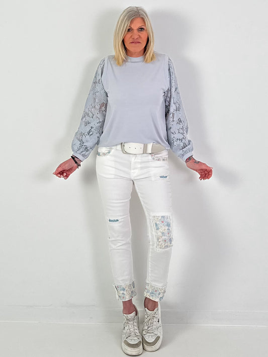 Leichter Sweater mit Spitzenärmeln - grau