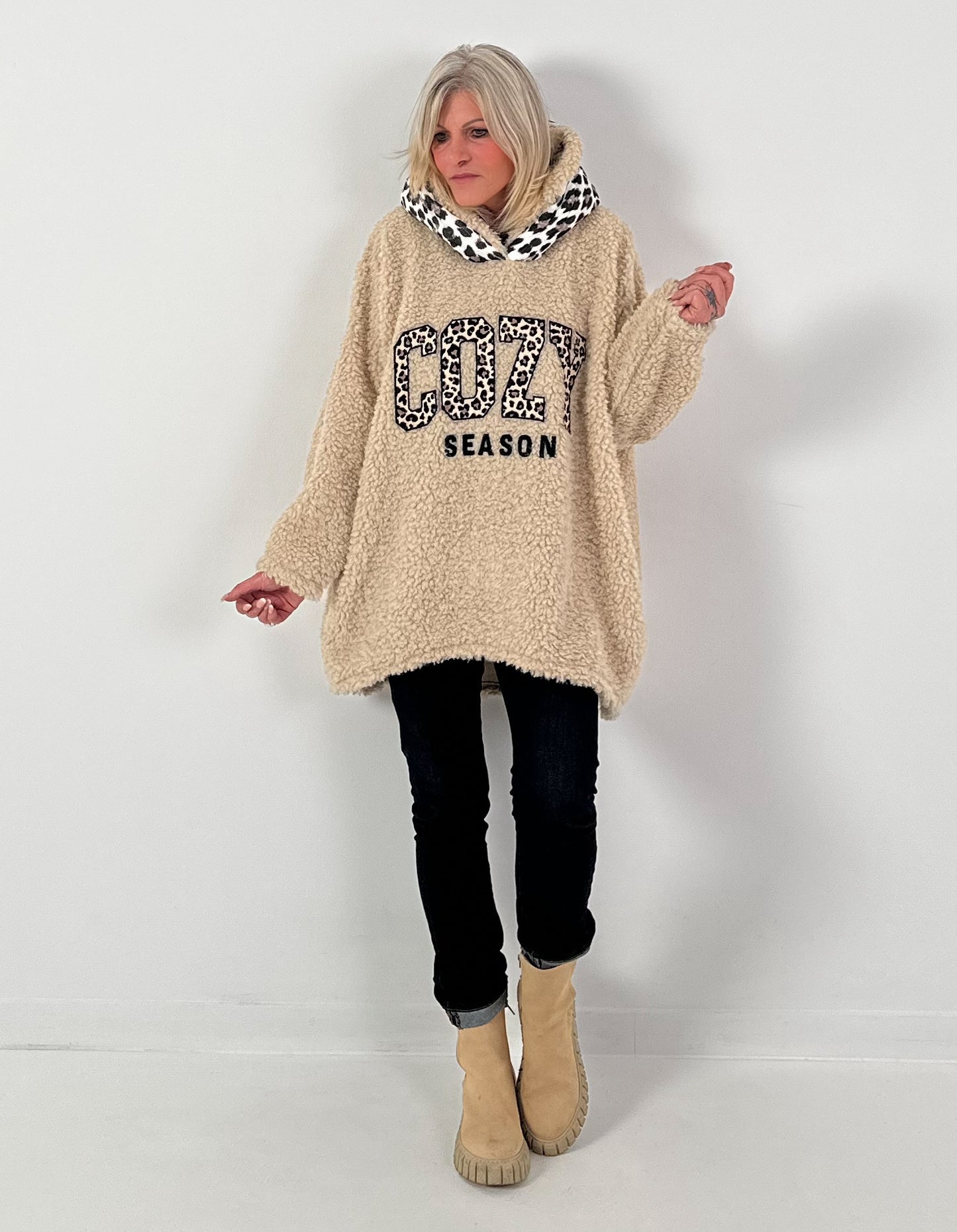 Hoodie model "Cozy Season" - beige