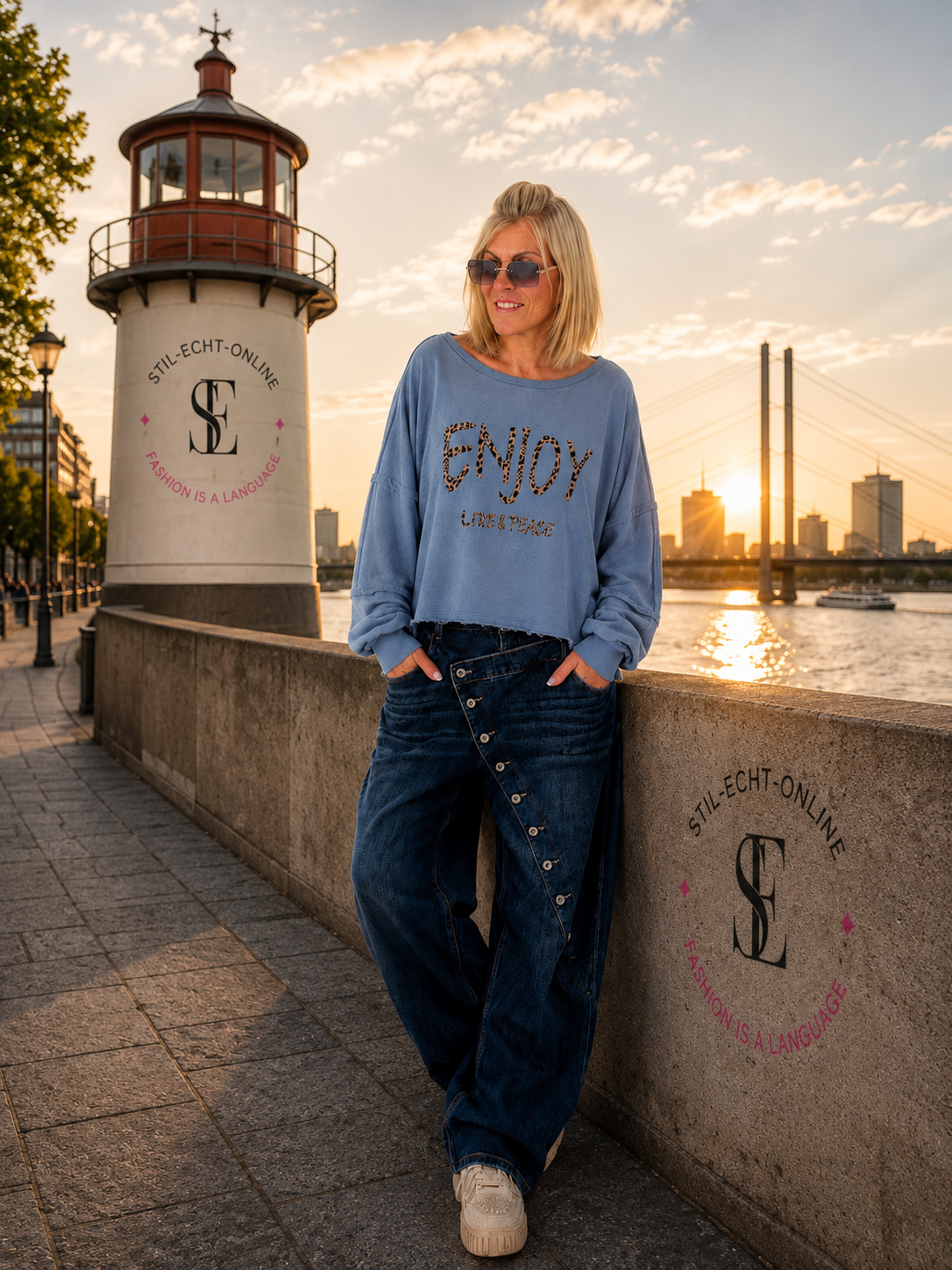 Sweater mit Linksnähten und Print - jeansblau
