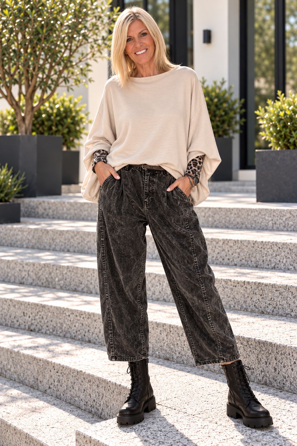 Sweater mit Turn-Up-Ärmeln - beige