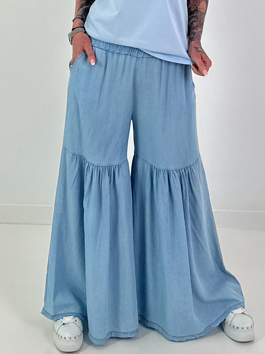 Jeans with wide flounce - light blue
