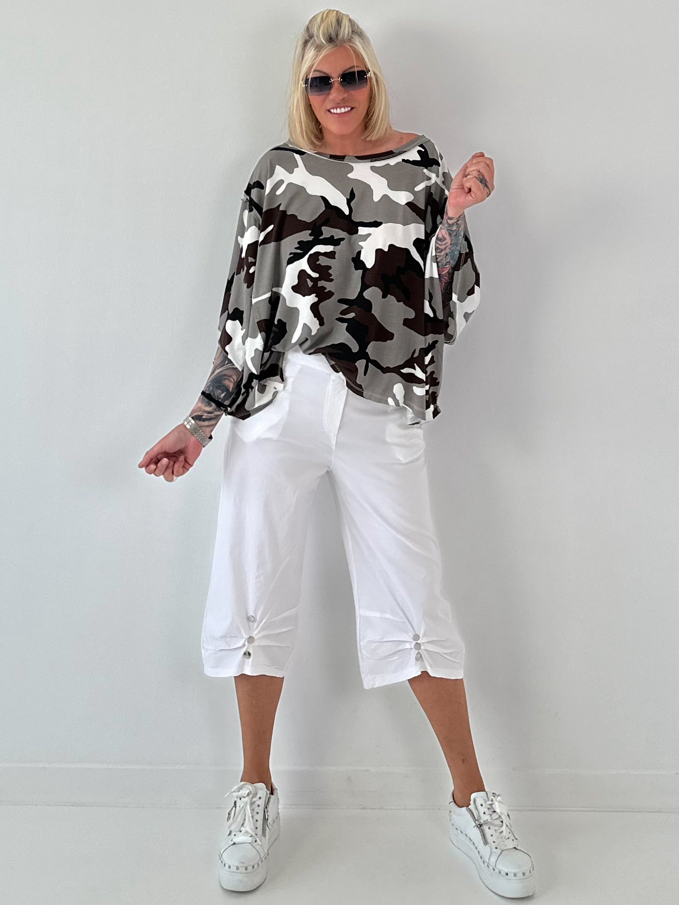 Sweatshirt model "Lace Whisper" - beige