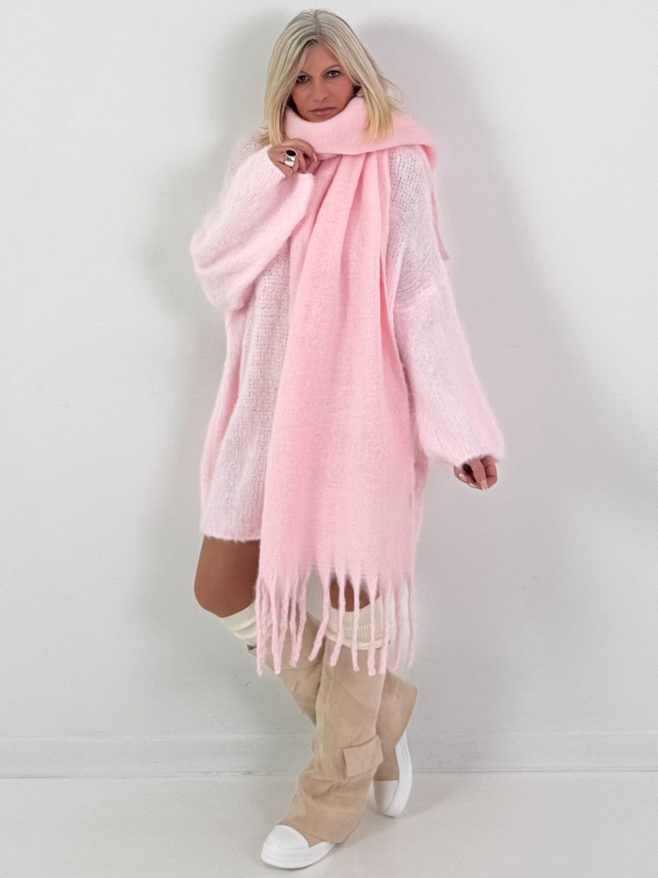 Long pullover/dress model "Soft Aura" - baby pink