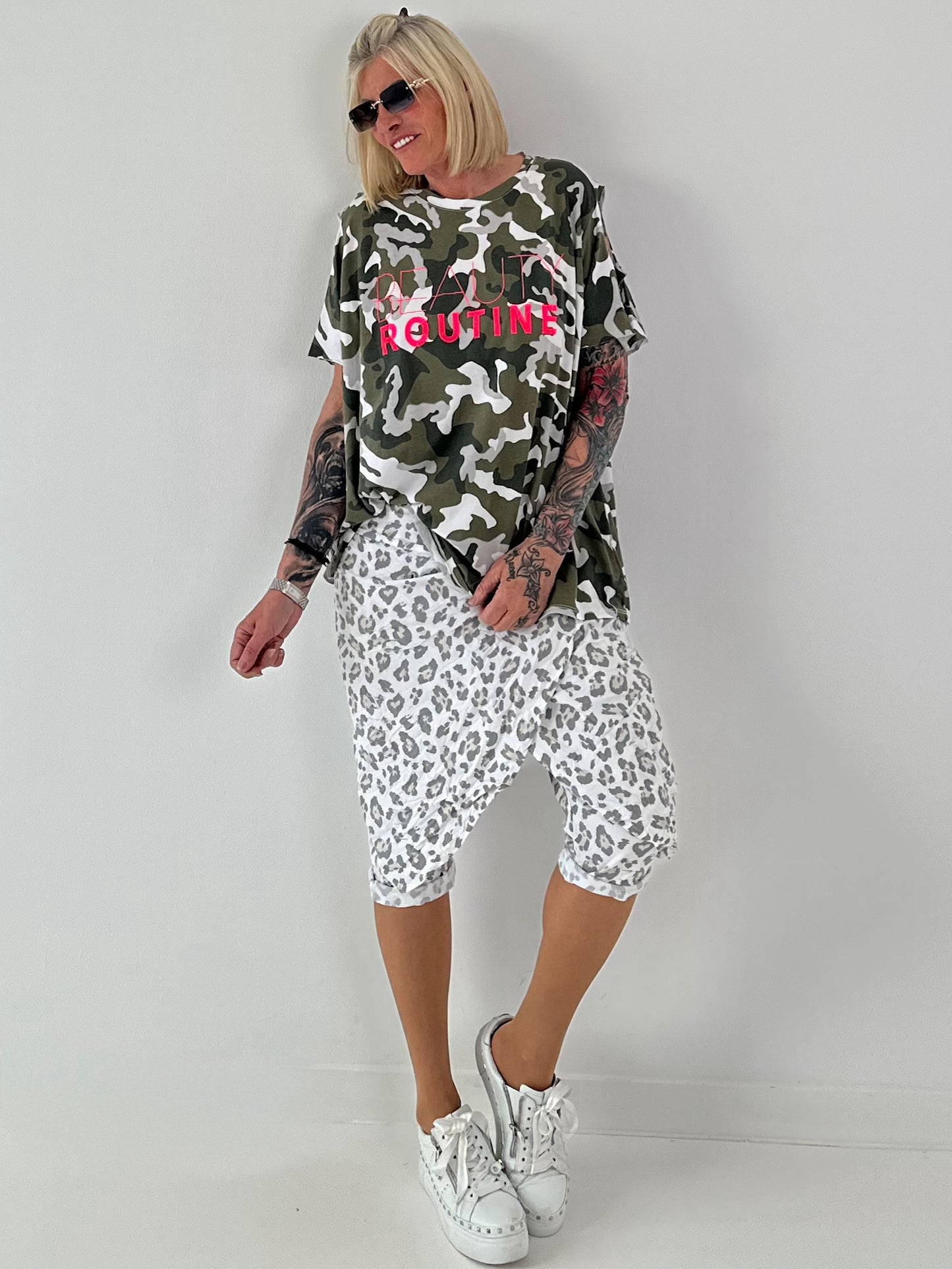 Oversized Camouflage T-Shirt - weiss-mehrfarbig