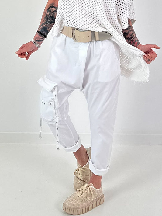 Baggy Hose mit aufgesetzter Cargo Tasche - weiss