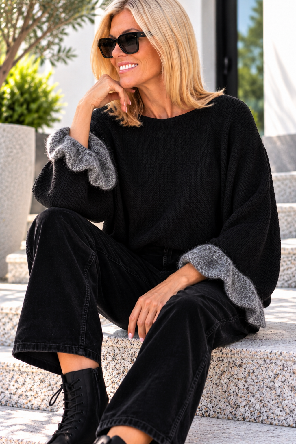 Sweater with ruffled cuffs - black-grey