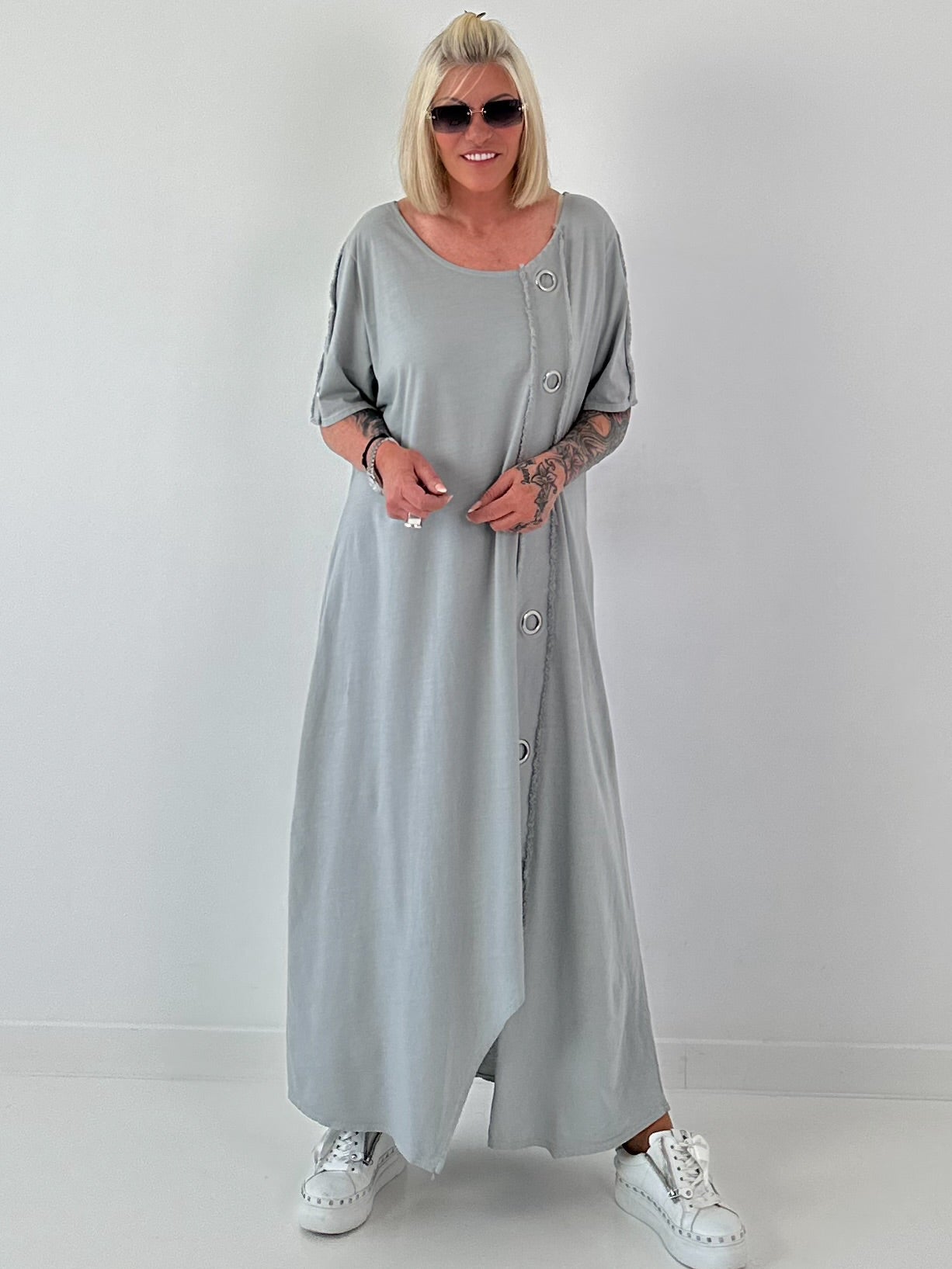 T-Shirt Kleid mit Ösen -grau