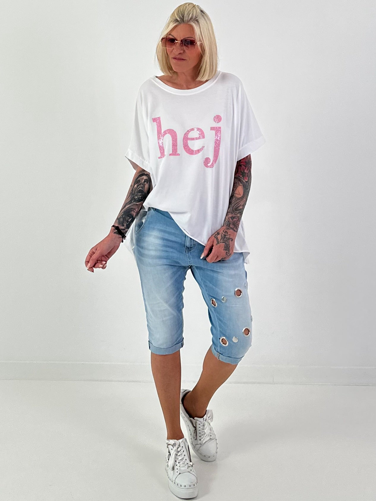 Short jeans with metal eyelets - denim