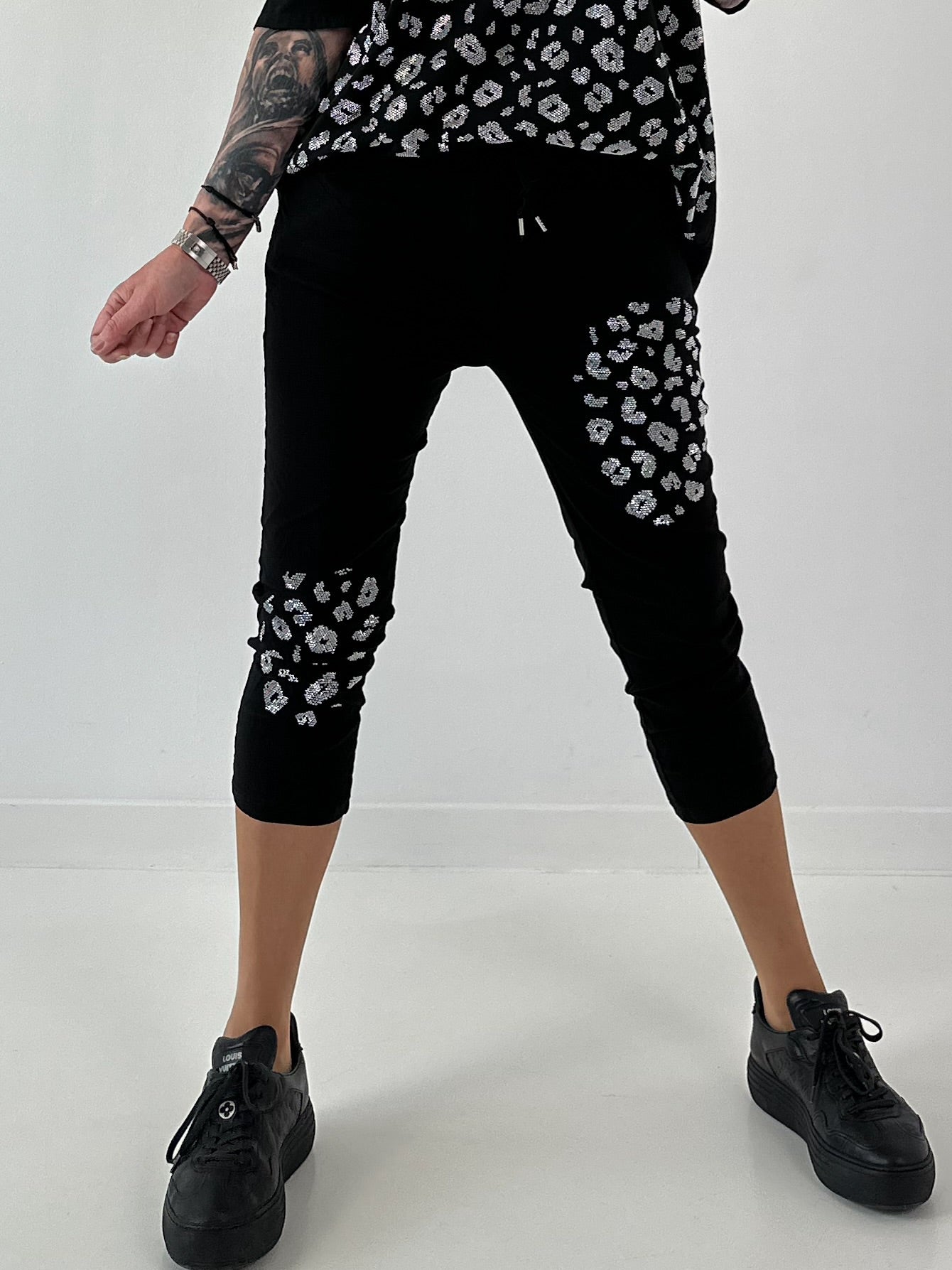 Capri Hose mit Leo Strass - schwarz