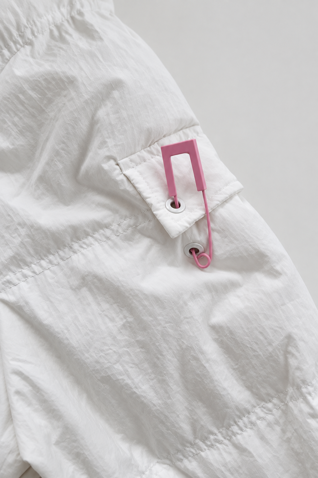 Winter jacket with cuffs and hood - white-pink
