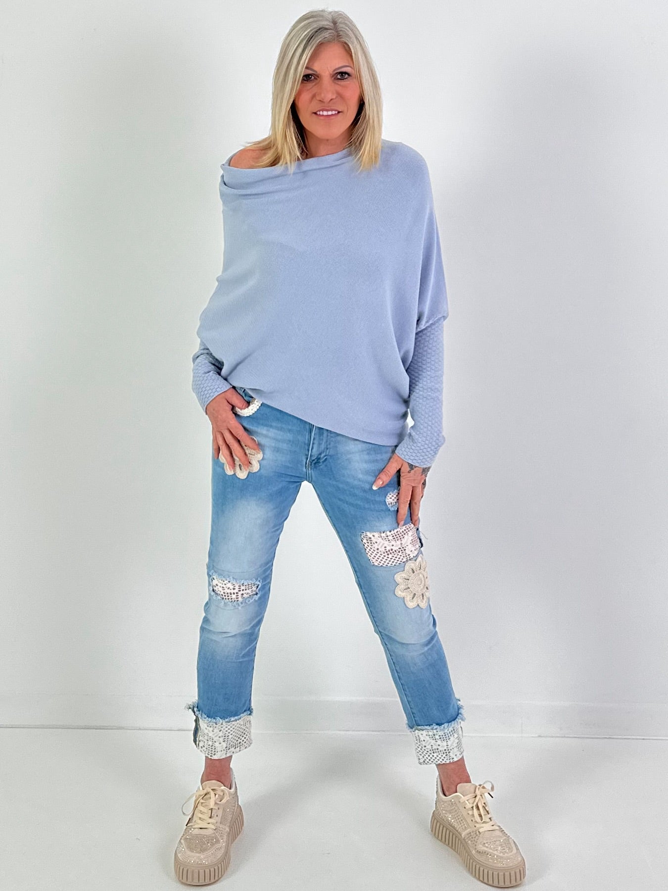 Pullover mit Stulpenärmeln Modell "Fluid Form" - hellblau