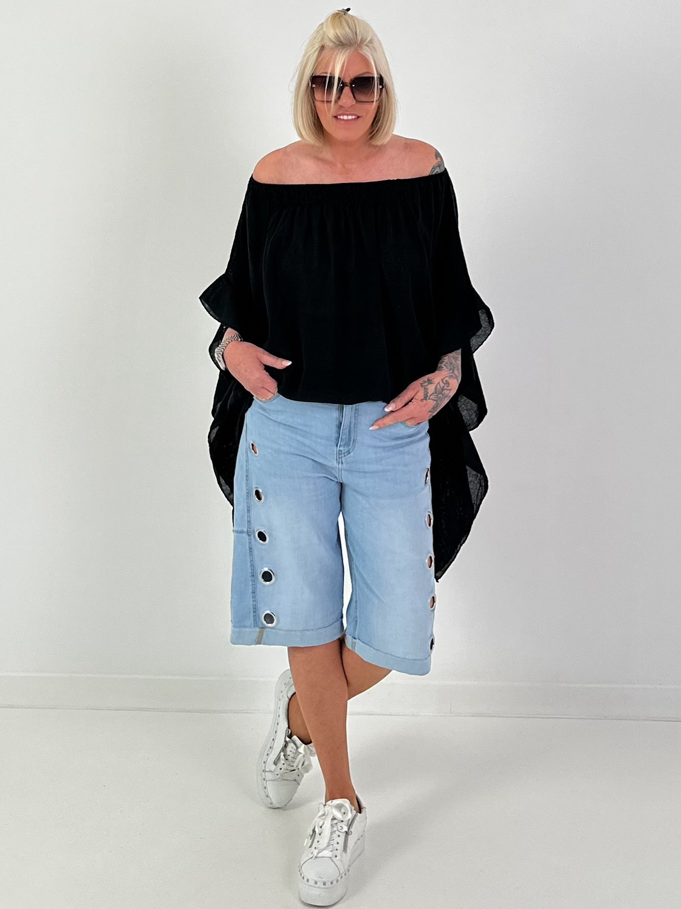 Tunic with side ruffles - black