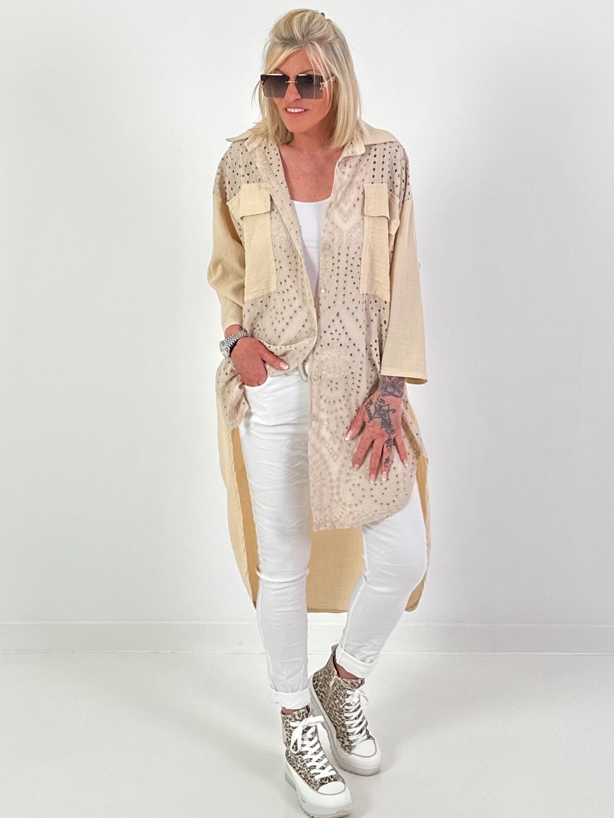 Long linen blouse with broderie anglaise - beige