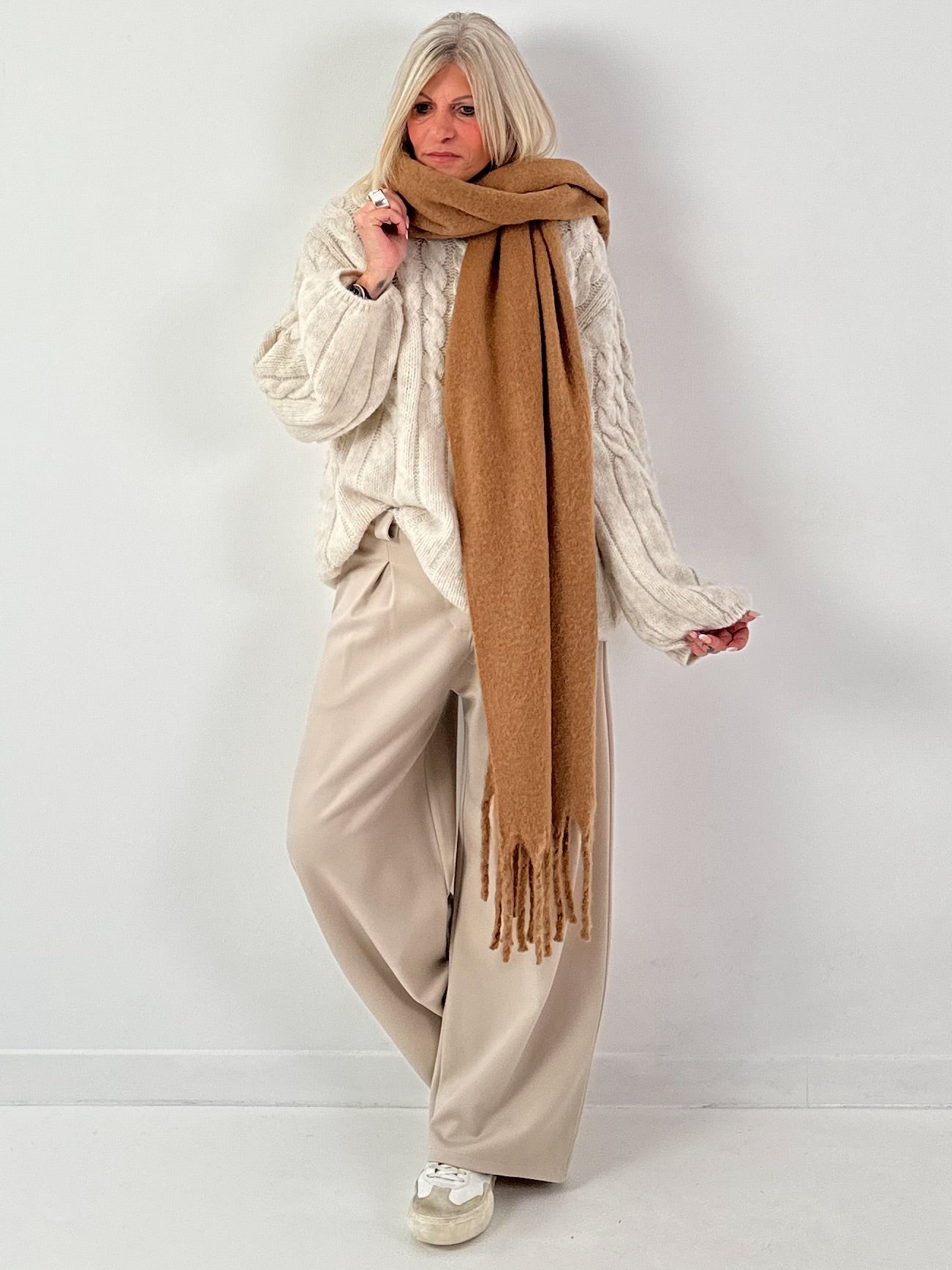 Scarf with fringes model "Fleur de Charme" - camel