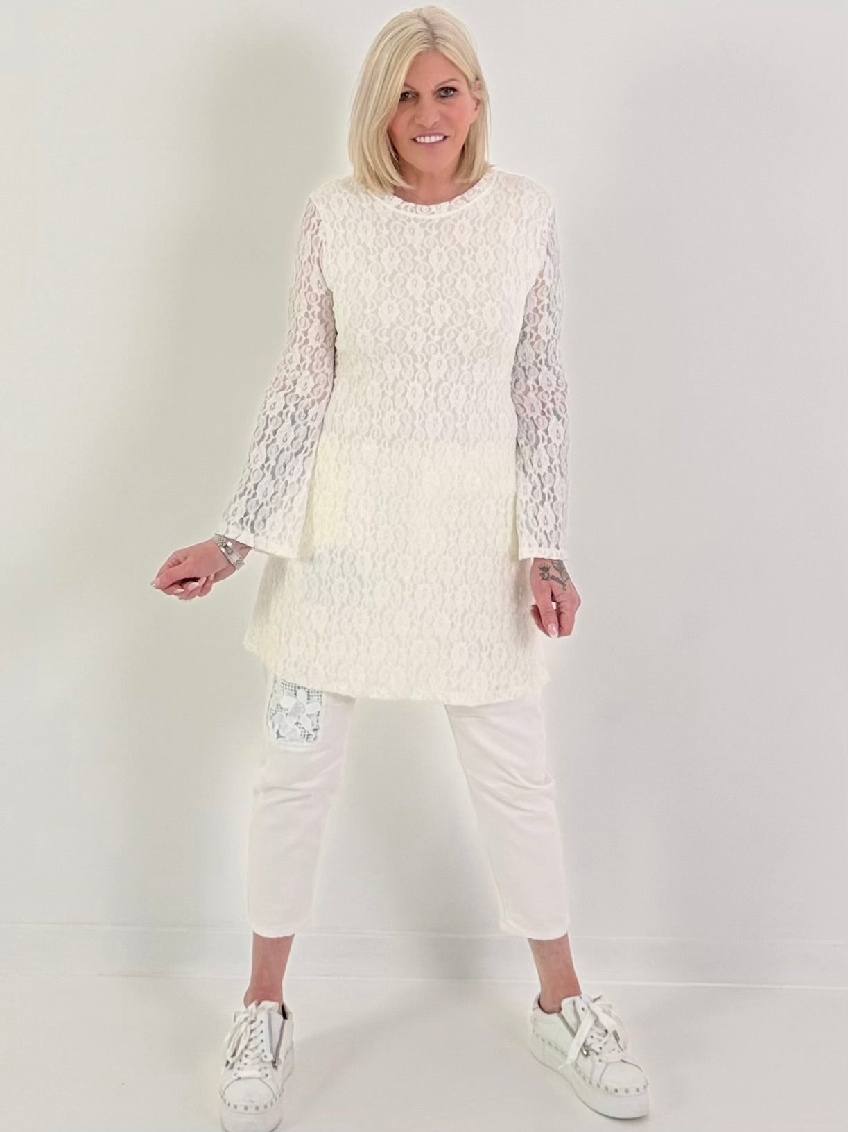 Spitzentunika/Kleid mit Eingriffstaschen - weiss
