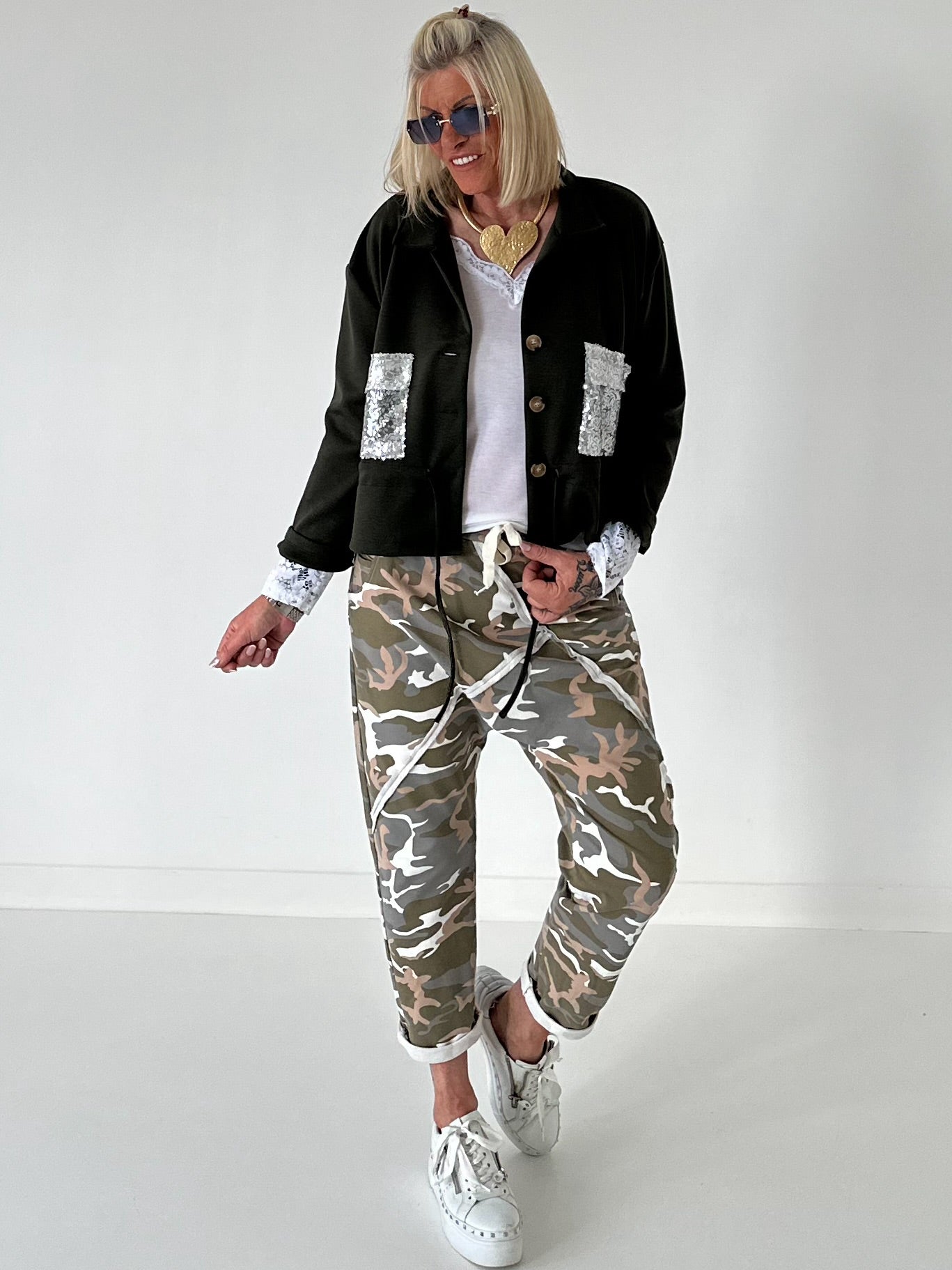 Jacke mit Pailletten Taschen- oliv