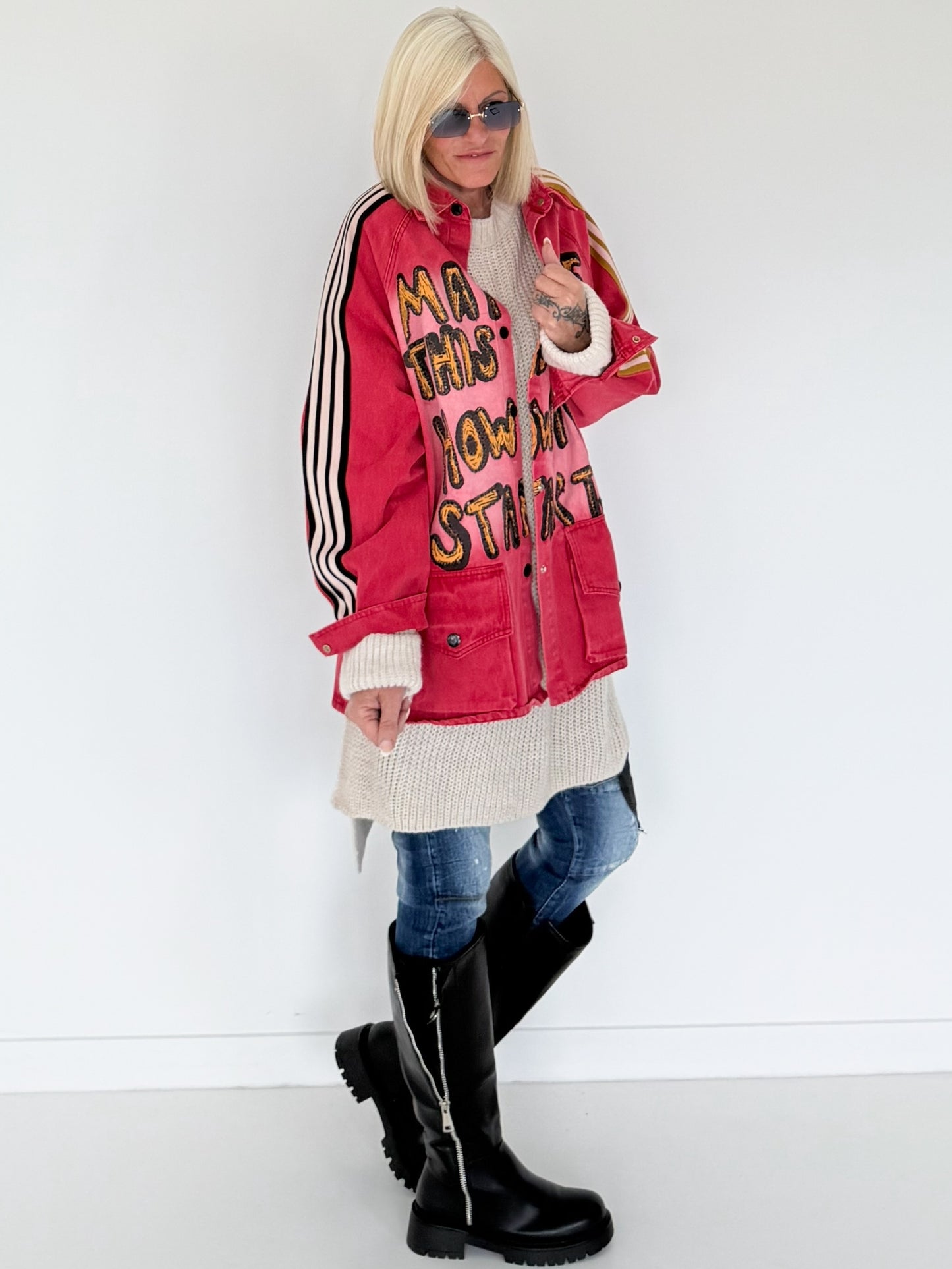 Oversized Jeansjacke mit Pailletten - used-red (lieferbar ab ca. 01.09.26)