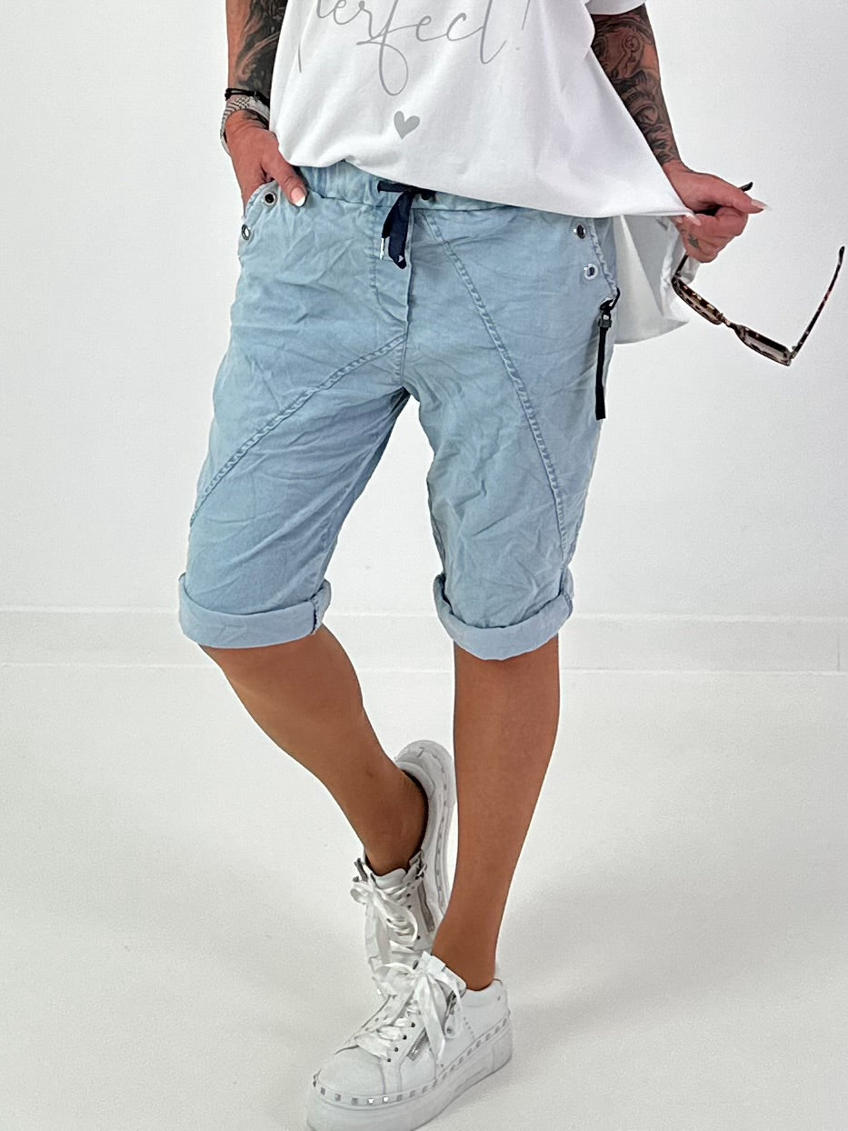 Short baggy jeans with eyelet details - light blue (available from 05/15/26)