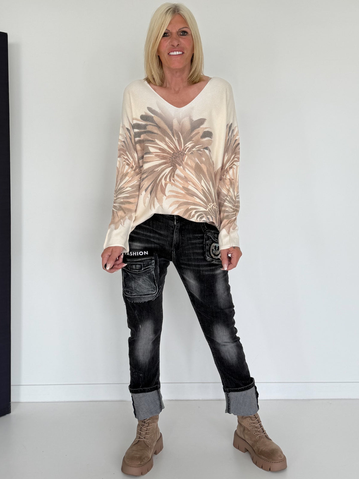 Pullover mit V-Ausschnitt und Botanical-Print - creme-taupe