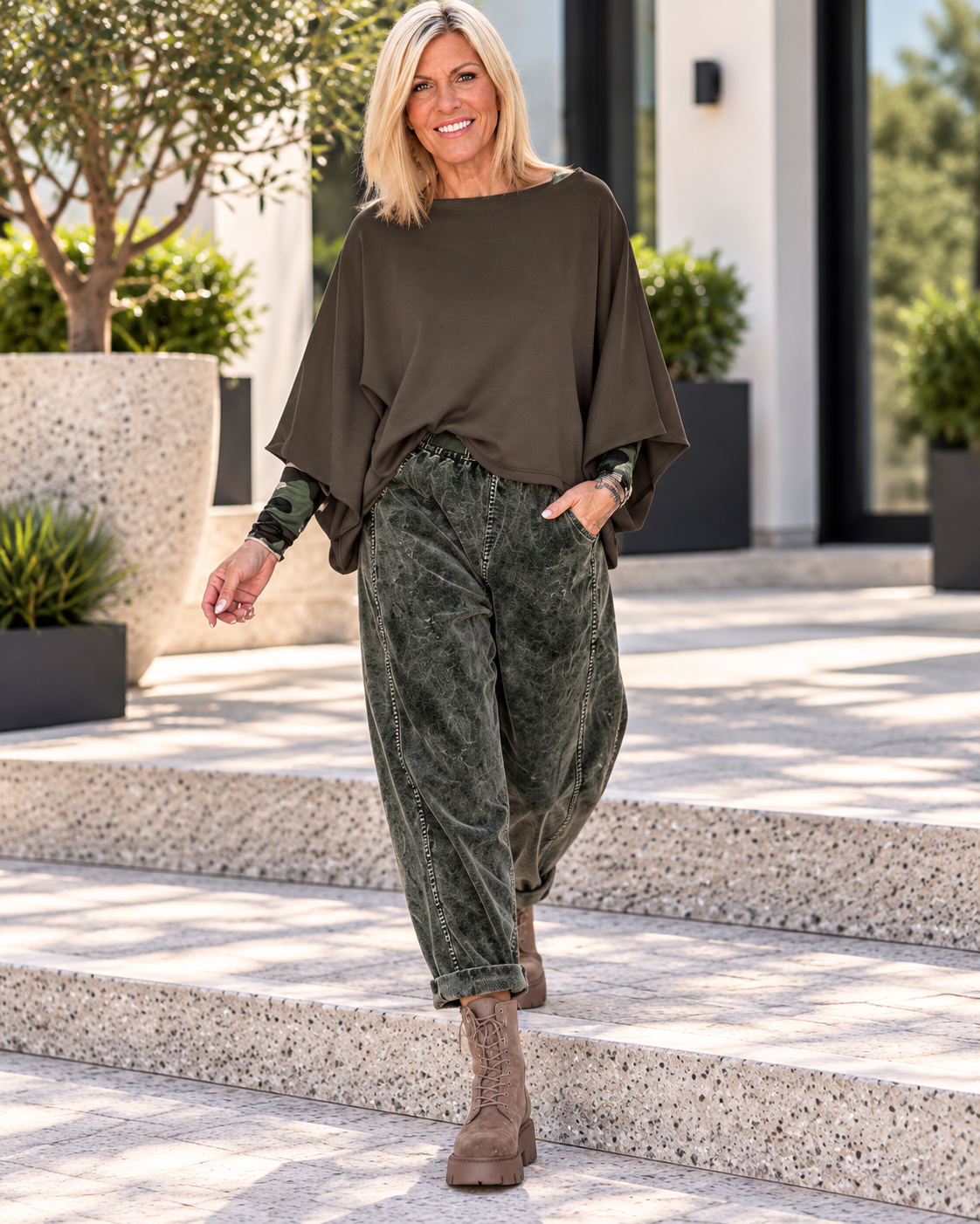 Sweater with turned-up sleeves - olive