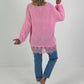 Pullover mit Spitzenrüsche - rosa