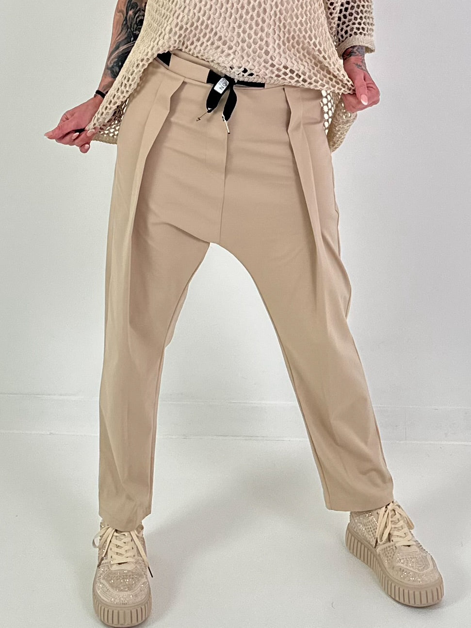 Hose mit breiter Bundfalte - beige