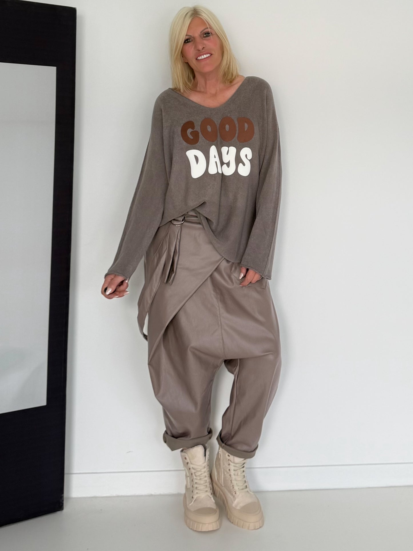 Oversized Pullover Good Days - taupe