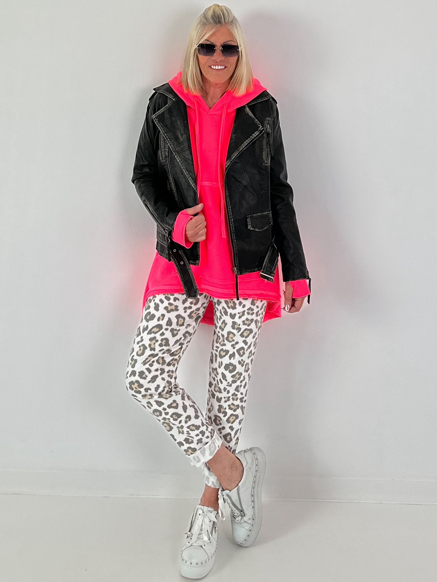 Stylish biker jacket in leather look - black